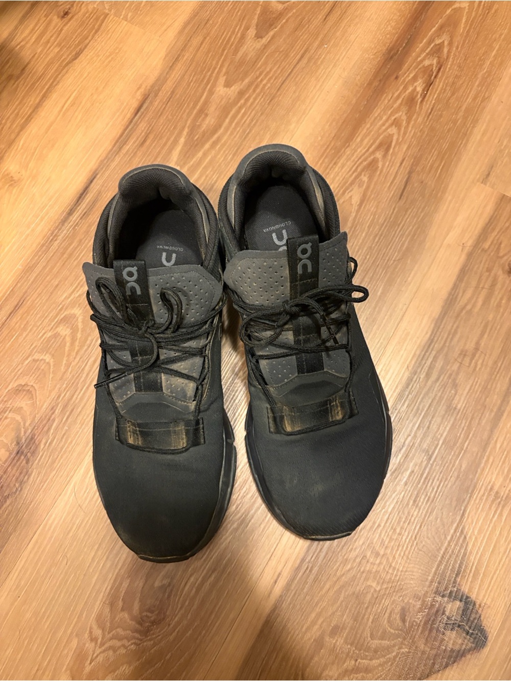 On Running Men’s Black Athletic Cloud-Inspired Sneakers